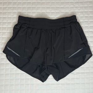 Lululemon Hotty Hot shorts- Size 4- 2.5 inch inseam
